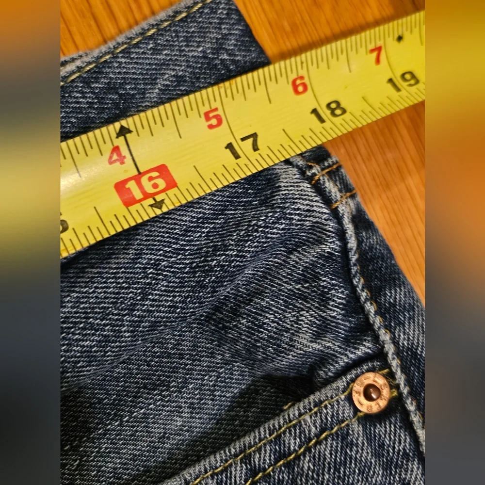 Levis pre loved